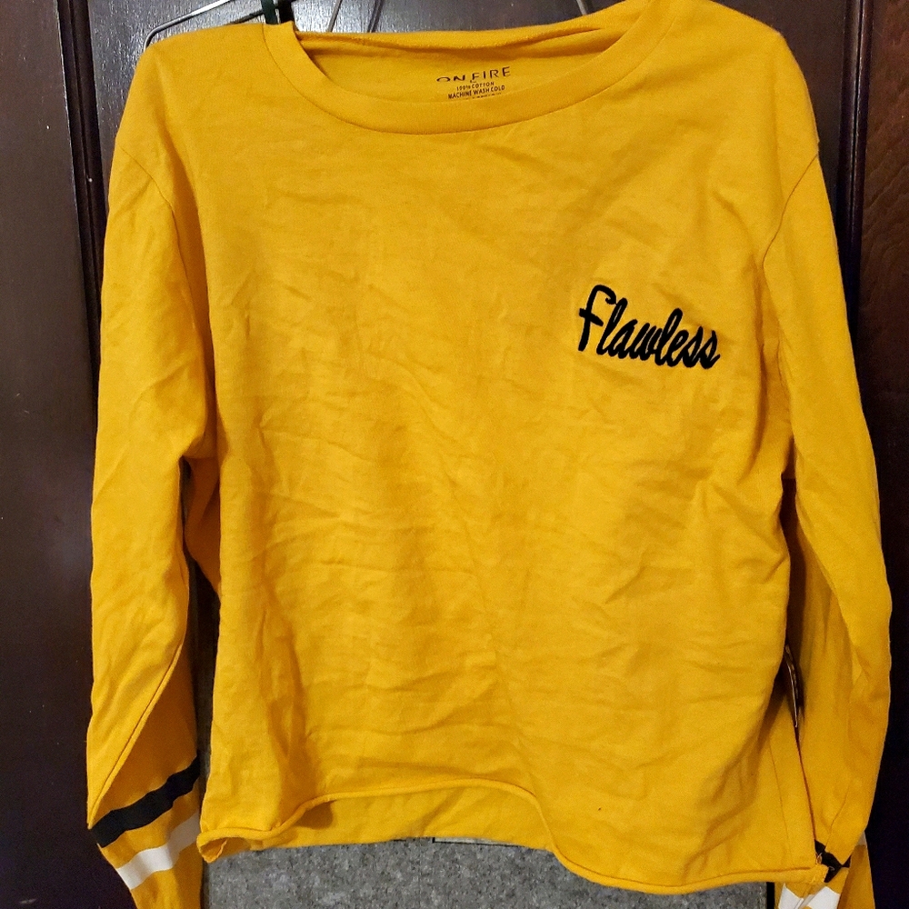 Long sleeve crop shirt